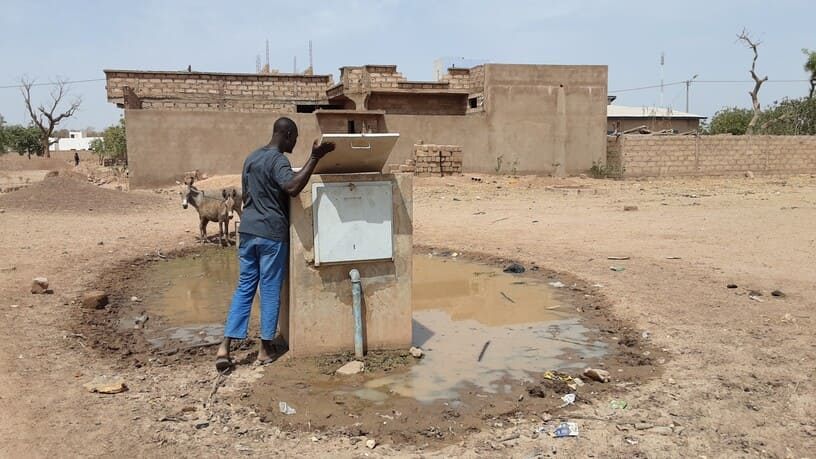 Eau & assainissement — photographie de terrain issue des archives HPR